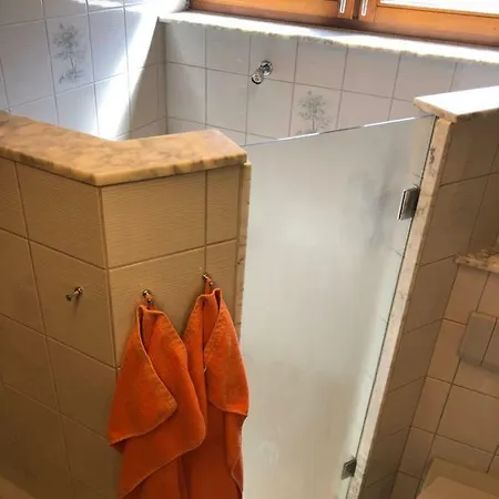 Apartament 1 *